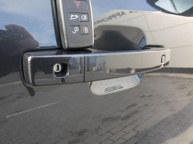 ディフェンダー １１０Ｘ－ダイナミックＨＳＥ　Ｄ３５０　認定中古車　ディーゼル　禁煙車　１オーナー　サンルーフ　エアサス　前席シートヒーター＆シートクーラー　デジタルミラー　フィックスドサイドステップ　ＭＥＲＩＤＩＡＮ　純正２２インチアルミ（15枚目）