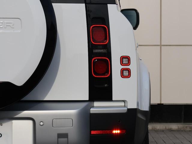 ディフェンダー １３０ＳＥ　Ｄ３００　認定中古車　１オーナー　ディーゼル　禁煙車　サンルーフ　フィックスドサイドステップ　アダプティブクルーズ　エアサスペンション　３Ｄサラウンドカメラ　衝突軽減システム　純正２０インチアルミ　スマートキー（30枚目）