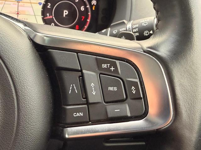 �y�S�ԑ��Ή��A�_�v�e�B�u�N���[�Y�R���g���[���z�~���g���[�_�[�{�X�e���I�J�����{�ԊO���ɂ��O�����q��F�����A�������H�Ȃǂ̎����Ԑ�p���H��a�؎��Ȃǂł̓h���C�o�[�̕��S��啝�Ɍy�����Ă���܂��B