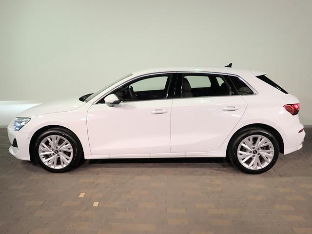 A3 スポーツバックアドバンスド 1stエディション 限定車 1stエディション専用ブラウンレザーシート 禁煙 弊社デモカー 純正ナビ Bカメラ マトリックスLEDヘッドライトダイナミックターンインディケーター コンビニエンス&アシスタンスPKGライト(3枚目)