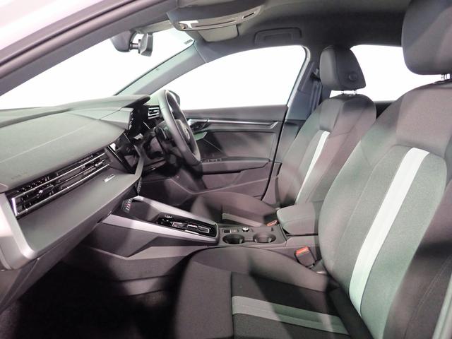 Ａ３セダン ３０ＴＦＳＩアドバンスド　元当社デモカー　禁煙　純正ナビ　Ｂカメラ　ＥＴＣ２．０　Ｐシート　Ｓヒーター　ナビゲーションパッケージ　ＡｐｐｌｅＣａｒＰｌａｙ　ＡｎｄｒｏｉｄＡｕｔｏ　コンビニエンス＆アシスタンスパッケージライト（21枚目）