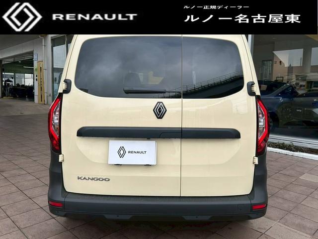 カングー クルール　ディーゼル　ＭＴ　７０台限定車　限定車専用ボディカラー　エクステンテッドグリップ　ブラックバンパー　アダプティブクルーズコントロール　ワイヤレスチャージャー　電動パーキングブレーキ　衝突被害軽減ブレーキ（5枚目）