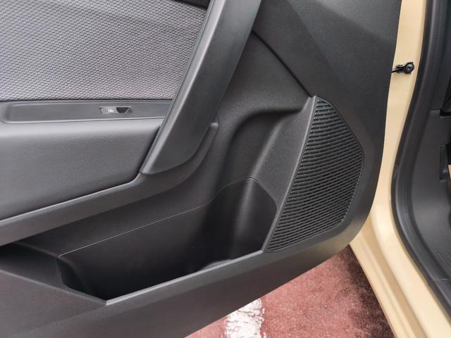 カングー クルール　ディーゼル　ＭＴ　７０台限定車　限定車専用ボディカラー　エクステンテッドグリップ　ブラックバンパー　アダプティブクルーズコントロール　ワイヤレスチャージャー　電動パーキングブレーキ　衝突被害軽減ブレーキ（10枚目）