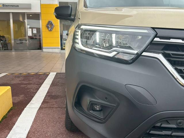 カングー クルール　ディーゼル　ＭＴ　７０台限定車　限定車専用ボディカラー　エクステンテッドグリップ　ブラックバンパー　アダプティブクルーズコントロール　ワイヤレスチャージャー　電動パーキングブレーキ　衝突被害軽減ブレーキ（14枚目）