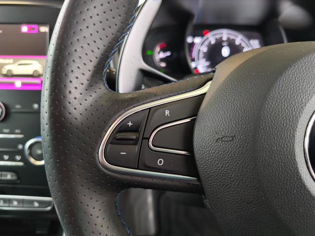 メガーヌ GT アップルカープレイ アンドロイドオートオーディオ バックカメラ スマートキー 衝突被害軽減ブレーキ クルコン パドルシフト 前後ソナー LEDライト 禁煙車(18枚目)