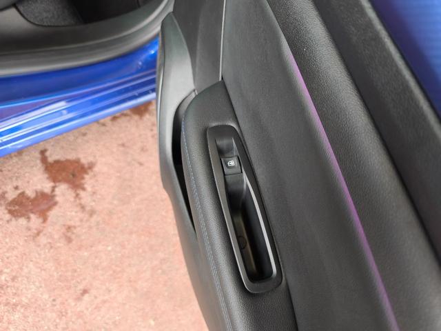 メガーヌ GT アップルカープレイ アンドロイドオートオーディオ バックカメラ スマートキー 衝突被害軽減ブレーキ クルコン パドルシフト 前後ソナー LEDライト 禁煙車(42枚目)