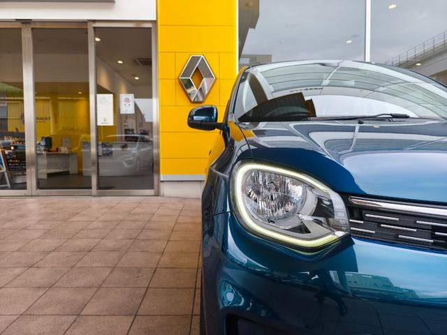 トゥインゴ インテンス ハーフレザーシート AppleCarplay アンドロイドオート対応 バックカメラ クルーズコントロール 16インチホイール(6枚目)