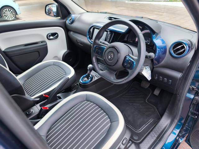 トゥインゴ インテンス ハーフレザーシート AppleCarplay アンドロイドオート対応 バックカメラ クルーズコントロール 16インチホイール(7枚目)