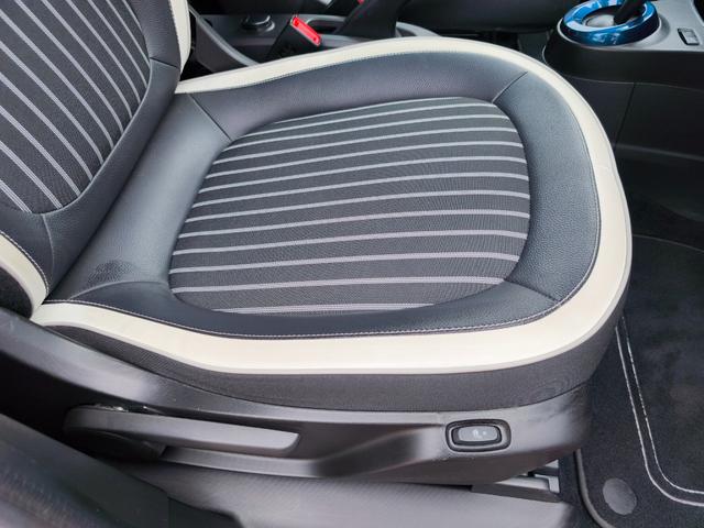 トゥインゴ インテンス ハーフレザーシート AppleCarplay アンドロイドオート対応 バックカメラ クルーズコントロール 16インチホイール(8枚目)