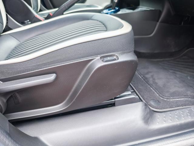 トゥインゴ インテンス ハーフレザーシート AppleCarplay アンドロイドオート対応 バックカメラ クルーズコントロール 16インチホイール(9枚目)