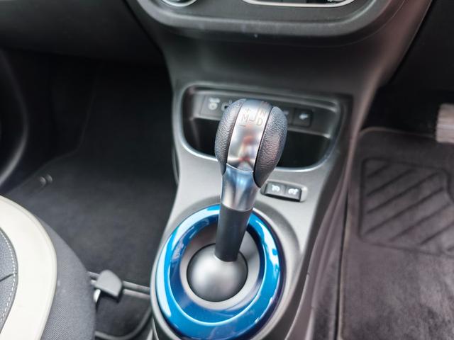 トゥインゴ インテンス ハーフレザーシート AppleCarplay アンドロイドオート対応 バックカメラ クルーズコントロール 16インチホイール(17枚目)