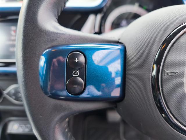 トゥインゴ インテンス ハーフレザーシート AppleCarplay アンドロイドオート対応 バックカメラ クルーズコントロール 16インチホイール(19枚目)