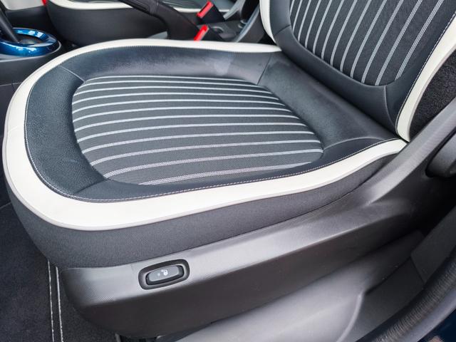 トゥインゴ インテンス ハーフレザーシート AppleCarplay アンドロイドオート対応 バックカメラ クルーズコントロール 16インチホイール(27枚目)