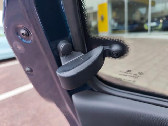 トゥインゴ インテンス ハーフレザーシート AppleCarplay アンドロイドオート対応 バックカメラ クルーズコントロール 16インチホイール(35枚目)