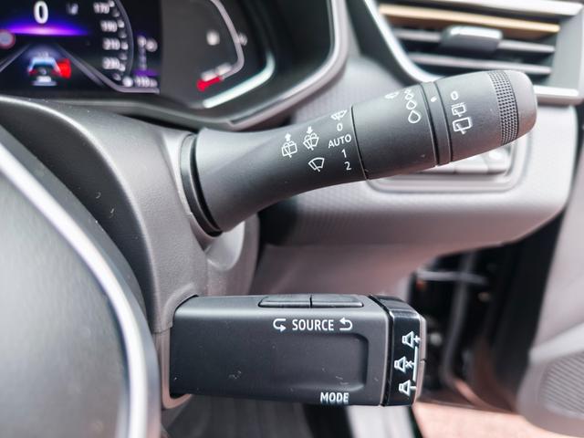 ルーテシア ラ・パリジェンヌ ステアリングヒーター アダプティブクルーズコントロール 衝突軽減ブレーキ リアカメラ Carplay ETC クリアランスソナー LEDヘッドライト(11枚目)