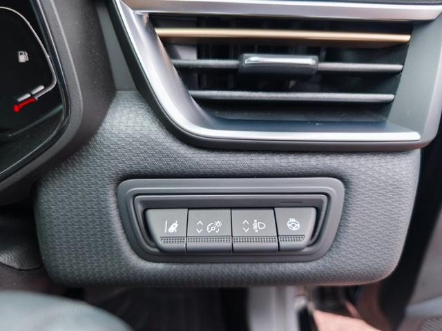 ルーテシア ラ・パリジェンヌ ステアリングヒーター アダプティブクルーズコントロール 衝突軽減ブレーキ リアカメラ Carplay ETC クリアランスソナー LEDヘッドライト(19枚目)