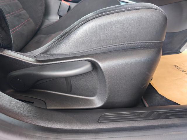 メガーヌ ルノー スポール シートヒーター アダプティブクルコン ブレンボブレーキ 四輪操舵 AppleCarPlay/AndroidAuto対応 ディスプレイオーディオ 前後ソナー(12枚目)