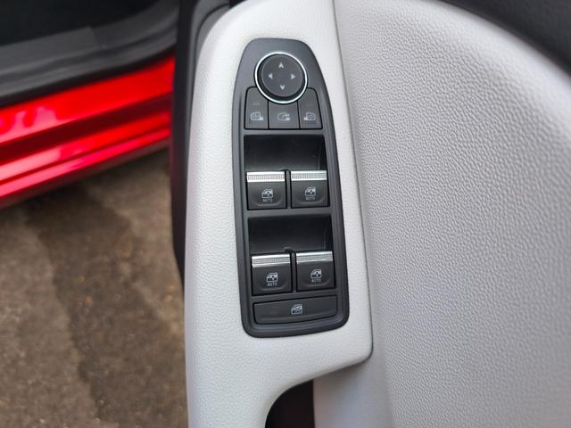 ルーテシア インテンス　テックパック　ＢＯＳＥスピーカー　３６０°カメラ　シートヒーター　ステアリングヒーター　アダプティブクルーズコントロール　衝突軽減ブレーキ　リアカメラ　Ｃａｒｐｌａｙ　ＥＴＣ　クリアランスソナー　ＬＥＤヘッドライト（8枚目）