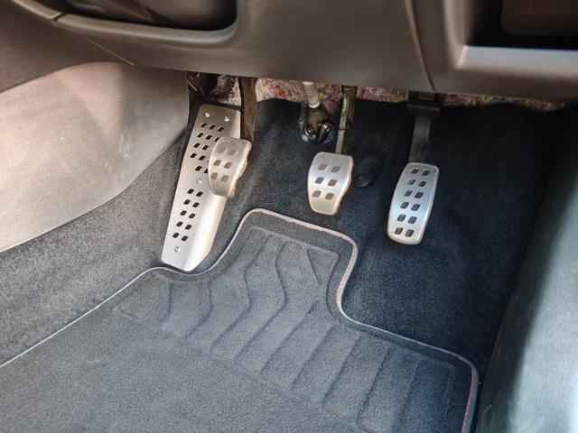 メガーヌ Ｒ．Ｓ．ウルティム　ＭＴ　バックカメラ　クリアランスソナー　クルーズコントロール　ＬＥＤヘッドランプ　スマートキー　アイドリングストップ　電動格納ミラー（7枚目）