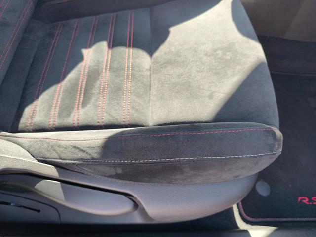 メガーヌ Ｒ．Ｓ．ウルティム　ＭＴ　バックカメラ　クリアランスソナー　クルーズコントロール　ＬＥＤヘッドランプ　スマートキー　アイドリングストップ　電動格納ミラー（9枚目）