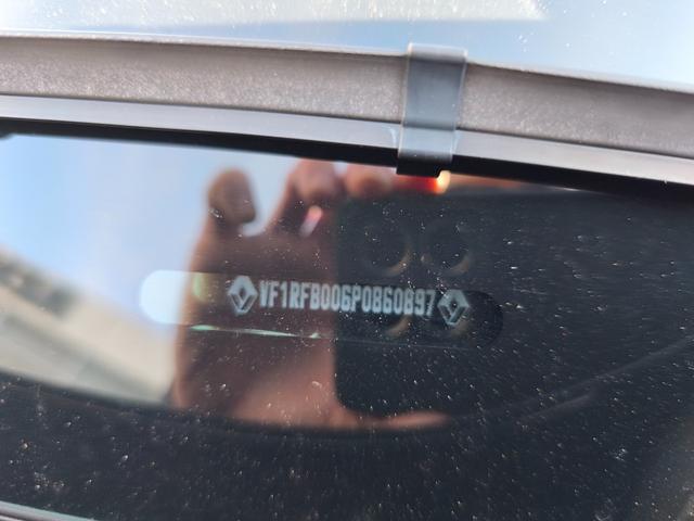 メガーヌ Ｒ．Ｓ．ウルティム　ＭＴ　バックカメラ　クリアランスソナー　クルーズコントロール　ＬＥＤヘッドランプ　スマートキー　アイドリングストップ　電動格納ミラー（26枚目）