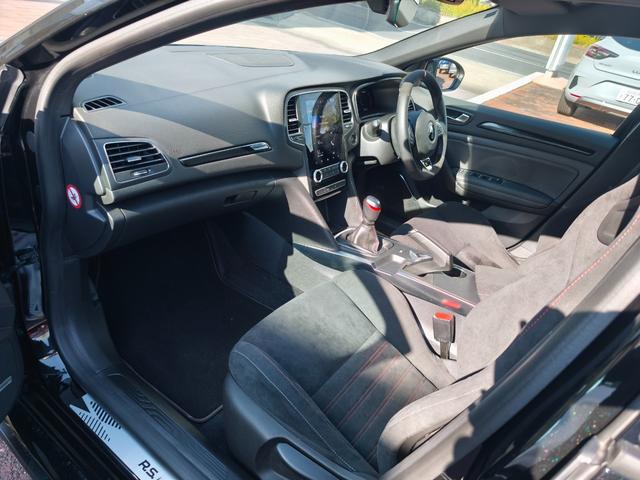 メガーヌ Ｒ．Ｓ．ウルティム　ＭＴ　バックカメラ　クリアランスソナー　クルーズコントロール　ＬＥＤヘッドランプ　スマートキー　アイドリングストップ　電動格納ミラー（27枚目）