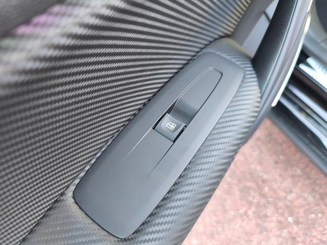 メガーヌ Ｒ．Ｓ．ウルティム　ＭＴ　バックカメラ　クリアランスソナー　クルーズコントロール　ＬＥＤヘッドランプ　スマートキー　アイドリングストップ　電動格納ミラー（28枚目）