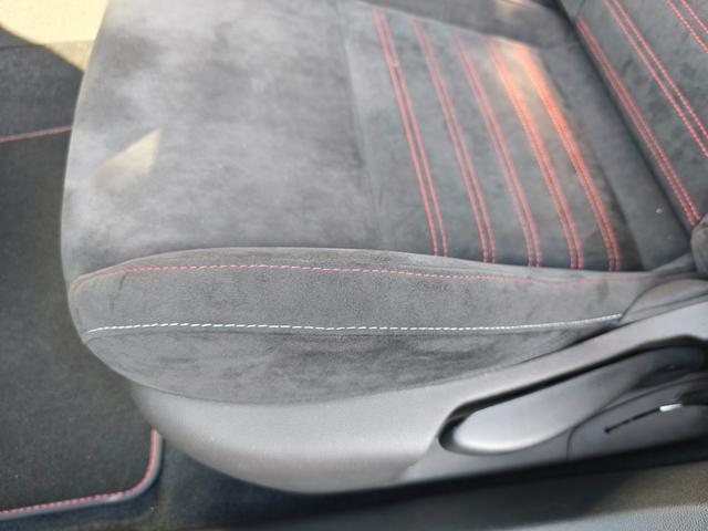 メガーヌ Ｒ．Ｓ．ウルティム　ＭＴ　バックカメラ　クリアランスソナー　クルーズコントロール　ＬＥＤヘッドランプ　スマートキー　アイドリングストップ　電動格納ミラー（31枚目）