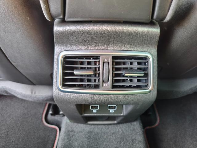 メガーヌ Ｒ．Ｓ．ウルティム　ＭＴ　バックカメラ　クリアランスソナー　クルーズコントロール　ＬＥＤヘッドランプ　スマートキー　アイドリングストップ　電動格納ミラー（35枚目）