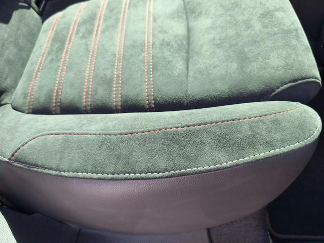 メガーヌ Ｒ．Ｓ．ウルティム　ＭＴ　バックカメラ　クリアランスソナー　クルーズコントロール　ＬＥＤヘッドランプ　スマートキー　アイドリングストップ　電動格納ミラー（39枚目）