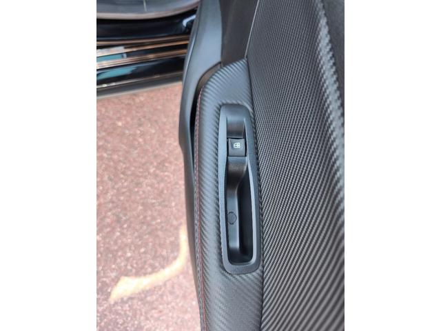 メガーヌ Ｒ．Ｓ．ウルティム　ＭＴ　バックカメラ　クリアランスソナー　クルーズコントロール　ＬＥＤヘッドランプ　スマートキー　アイドリングストップ　電動格納ミラー（41枚目）