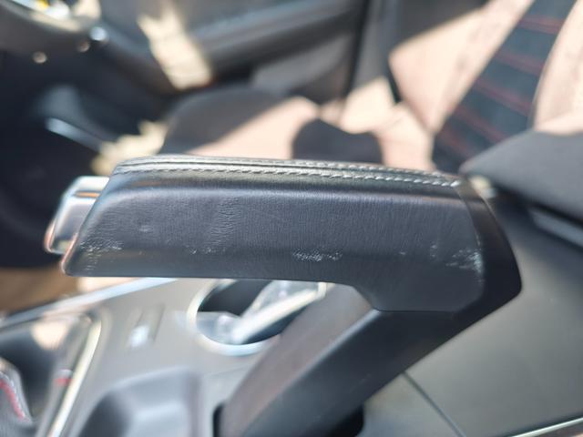 メガーヌ Ｒ．Ｓ．ウルティム　ＭＴ　バックカメラ　クリアランスソナー　クルーズコントロール　ＬＥＤヘッドランプ　スマートキー　アイドリングストップ　電動格納ミラー（43枚目）