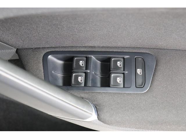 ゴルフ ＴＳＩコンフォートライン　コネクト　Ｇｏｌｆ　ＴＳＩ　Ｃｏｍｆｏｒｔｌｉｎｅ　ｃｏｎｎｅｃｔ　タングステンシルバーメタリック　認定中古車　平成２９年式　Ｂｌｕｅｔｏｏｔｈ接続可能　ＥＴＣ搭載　横滑り防止　ＡＢＳ（12枚目）