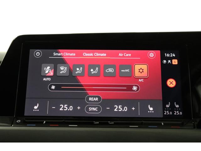 ゴルフ ｅＴＳＩスタイル　プラチナムエディション　Ｇｏｌｆ　ｅＴＳＩ　Ｓｔｙｌｅ　ｐｌａｔｉｎｕｍ　ｅｄｉｔｉｏｎ　ディープブラック　認定中古車　令和５年式　フロントアシス　ＡＣＣ　ＡＢＳ　純正ナビ　純正ホイール　ＥＴＣ２．０搭載（24枚目）