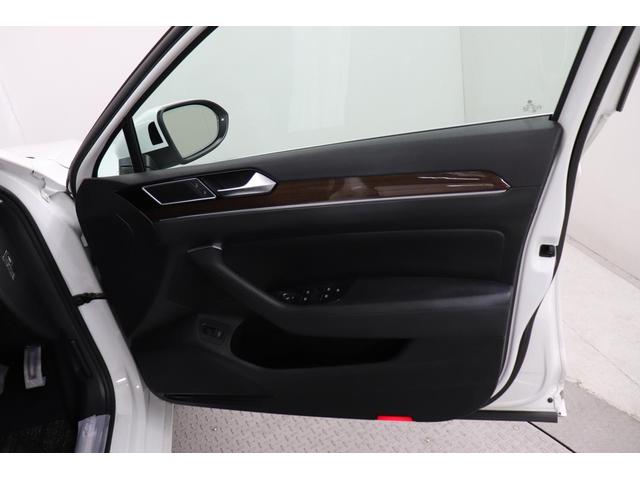 パサートヴァリアント ＴＳＩハイライン　認定中古車　ＶＷ　Ｐａｓｓａｔ　Ｖａｒｉａｎｔ　ＴＳＩ　Ｈｉｇｈｌｉｎｅ　ＬＥＤヘッドライト　レザーシート　バックモニター（11枚目）