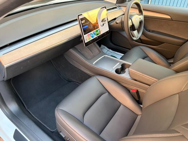 モデル3 デュアルモーターAWD パフォーマンス オートパイロット パノラマルーフ LEDヘッドライト リア3面スモークフィルム ワンオーナー(18枚目)