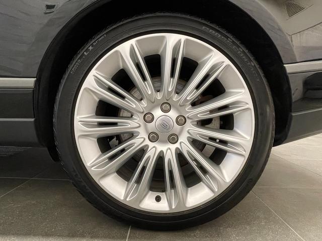 レンジローバー オートバイオグラフィー　ロングホイールベース　医療法人１オーナー＆正規ディーラー整備車・シグネチャーエンターテイメントパック・全席パワーシート＆シートヒーター＆シートエアコン・運転席マッサージ・ＨＵＤ・電動パノラミックルーフ・イルミプレート・ＴＶ（18枚目）