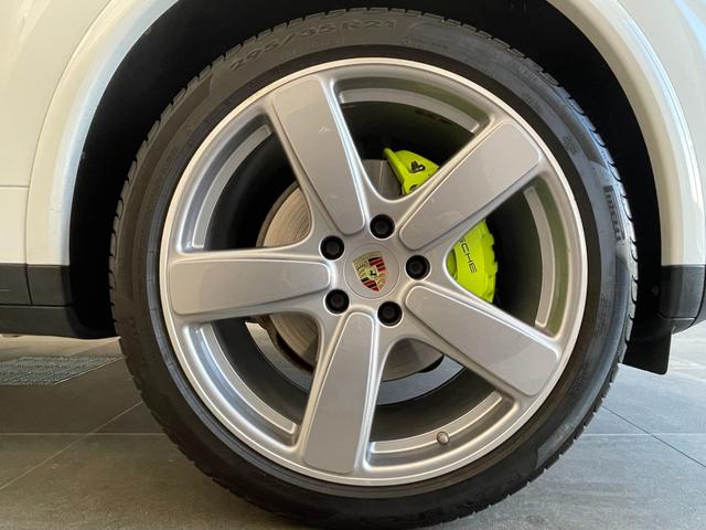 ★２１インチカイエンクラシックホイール装着★２９５／３５Ｒ２１オールシーズンタイヤ・ピレリー装着・２０２３年製★タイヤ山は前５ミリ後２ミリ山ございます。