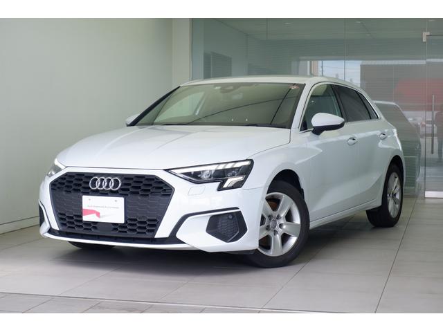 スポーツバック３０ＴＦＳＩ　ＬＥＤヘッドライト　リヤコンビネーションライトダイナミックターンインディケーター　デコラティブパネルプラチナムグレーシルクエフェクト　マイルドハイブリッド　ＴＶチューナー　サイドアシスト　ワンオーナー(2枚目)