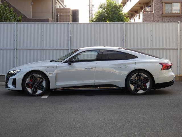 RS e-トロンGT ベースグレード 5スポークコンケーブモジュールブラック21インチアルミ ブラックAudiリングス&ブラックスタイリングパッケージ タングステンカーバイトコーティングブレーキ RSデザインパッケージレッド(6枚目)