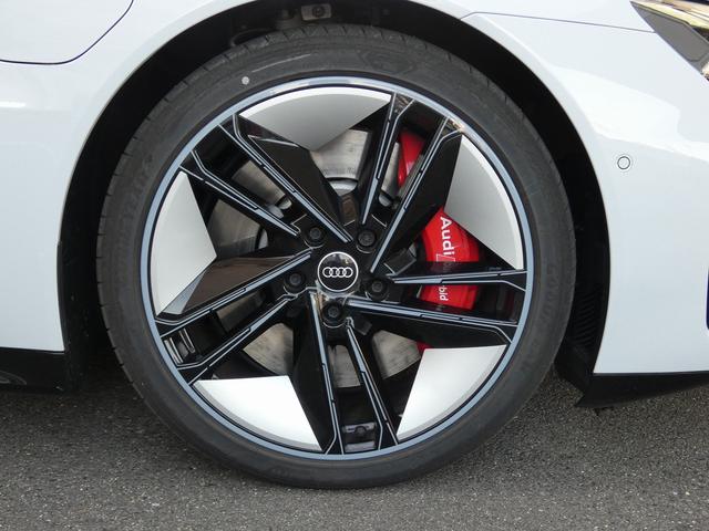 RS e-トロンGT ベースグレード 5スポークコンケーブモジュールブラック21インチアルミ ブラックAudiリングス&ブラックスタイリングパッケージ タングステンカーバイトコーティングブレーキ RSデザインパッケージレッド(12枚目)