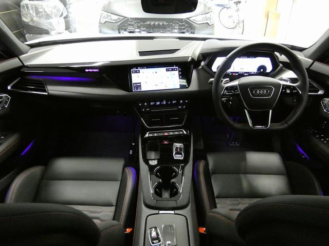 RS e-トロンGT ベースグレード 5スポークコンケーブモジュールブラック21インチアルミ ブラックAudiリングス&ブラックスタイリングパッケージ タングステンカーバイトコーティングブレーキ RSデザインパッケージレッド(14枚目)