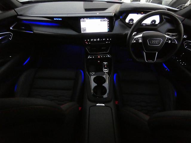 RS e-トロンGT ベースグレード 5スポークコンケーブモジュールブラック21インチアルミ ブラックAudiリングス&ブラックスタイリングパッケージ タングステンカーバイトコーティングブレーキ RSデザインパッケージレッド(15枚目)