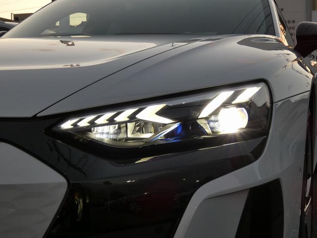 RS e-トロンGT ベースグレード 5スポークコンケーブモジュールブラック21インチアルミ ブラックAudiリングス&ブラックスタイリングパッケージ タングステンカーバイトコーティングブレーキ RSデザインパッケージレッド(49枚目)