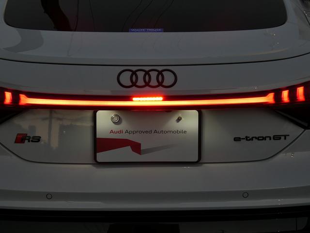 RS e-トロンGT ベースグレード 5スポークコンケーブモジュールブラック21インチアルミ ブラックAudiリングス&ブラックスタイリングパッケージ タングステンカーバイトコーティングブレーキ RSデザインパッケージレッド(54枚目)