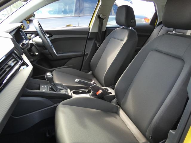 Ａ１スポーツバック ２５ＴＦＳＩ　コントラストルーフ　ＬＥＤパッケージ　アシスタンスパッケージ　コンビニエンスパッケージ　ナビゲーションパッケージ　リアビューカメラ　コーナーセンサー　フロントシートヒーター　バーチャルコックピット（12枚目）