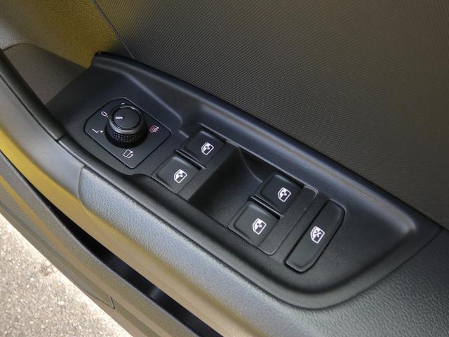 Ａ１スポーツバック ２５ＴＦＳＩ　コントラストルーフ　ＬＥＤパッケージ　アシスタンスパッケージ　コンビニエンスパッケージ　ナビゲーションパッケージ　リアビューカメラ　コーナーセンサー　フロントシートヒーター　バーチャルコックピット（22枚目）