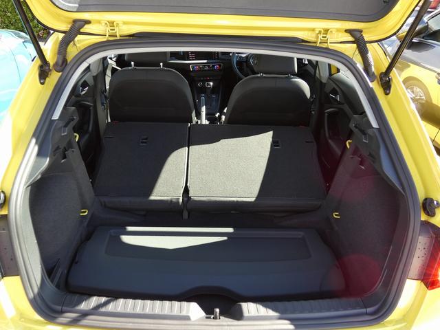 Ａ１スポーツバック ２５ＴＦＳＩ　コントラストルーフ　ＬＥＤパッケージ　アシスタンスパッケージ　コンビニエンスパッケージ　ナビゲーションパッケージ　リアビューカメラ　コーナーセンサー　フロントシートヒーター　バーチャルコックピット（46枚目）