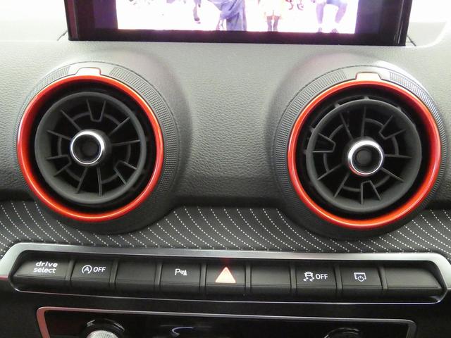 ＳＱ２ ベースグレード　ナビゲーションパッケージ　アシスタンスパッケージ　インテリアデザインパッケージ　　バーチャルコックピット　　オートマチックテールゲート　カラードブレーキキャリパーレッド（40枚目）