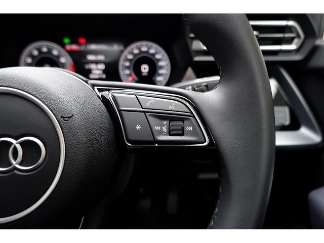 ���[�^�[�\���̐؂�ւ��́A�X�e�A�����O�X�C�b�`�����ŕύX�ł��܂��B